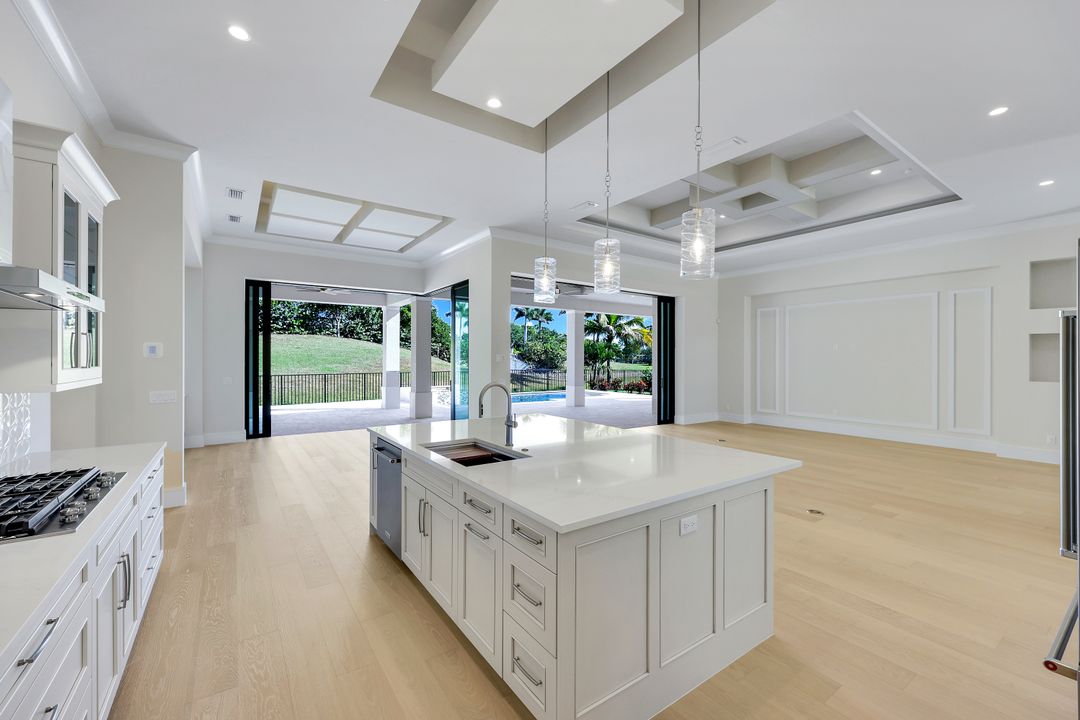 14282 Charthouse Cir, Naples, FL 34114