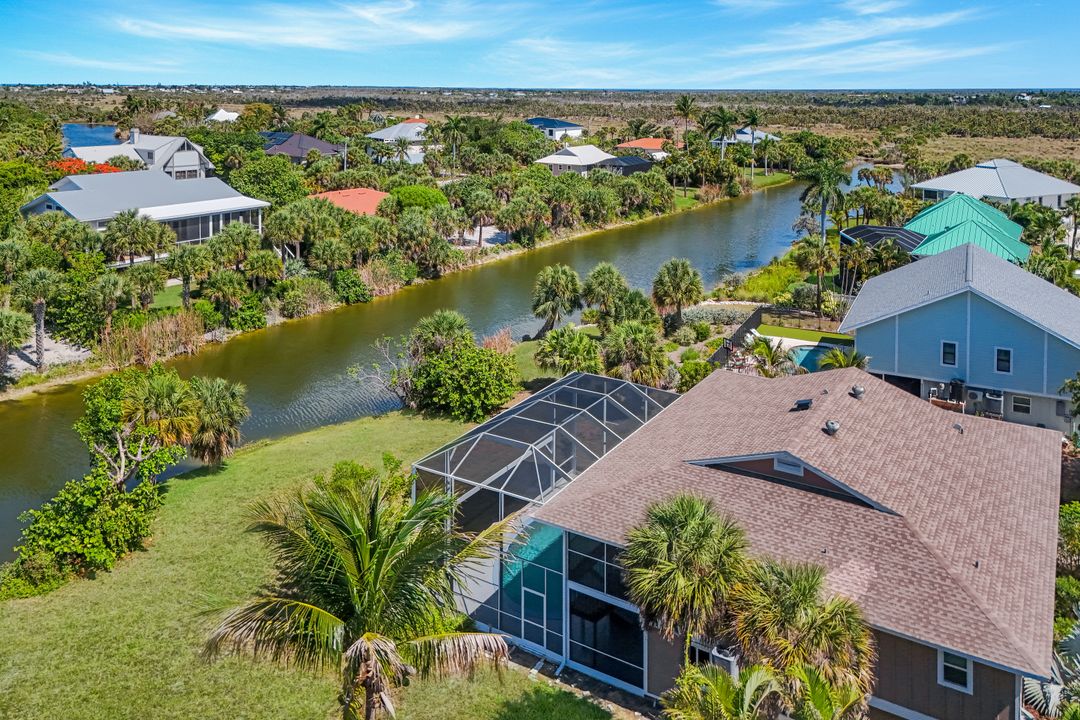 673 E Rocks Dr, Sanibel, FL 33957