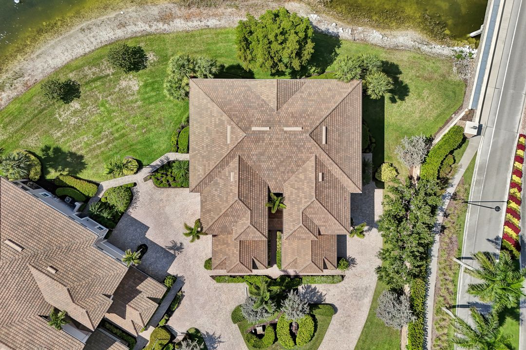 8723 Coastline Ct #202, Naples, FL 34120