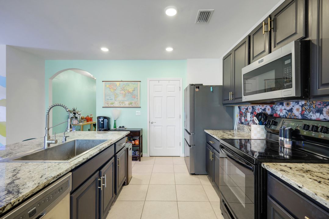 511 NW 26th St, Cape Coral, FL 33993