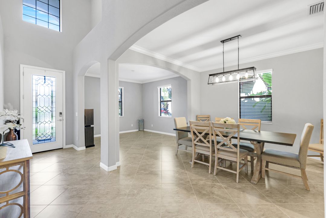 4264 Raffia Palm Cir, Naples, FL 34119