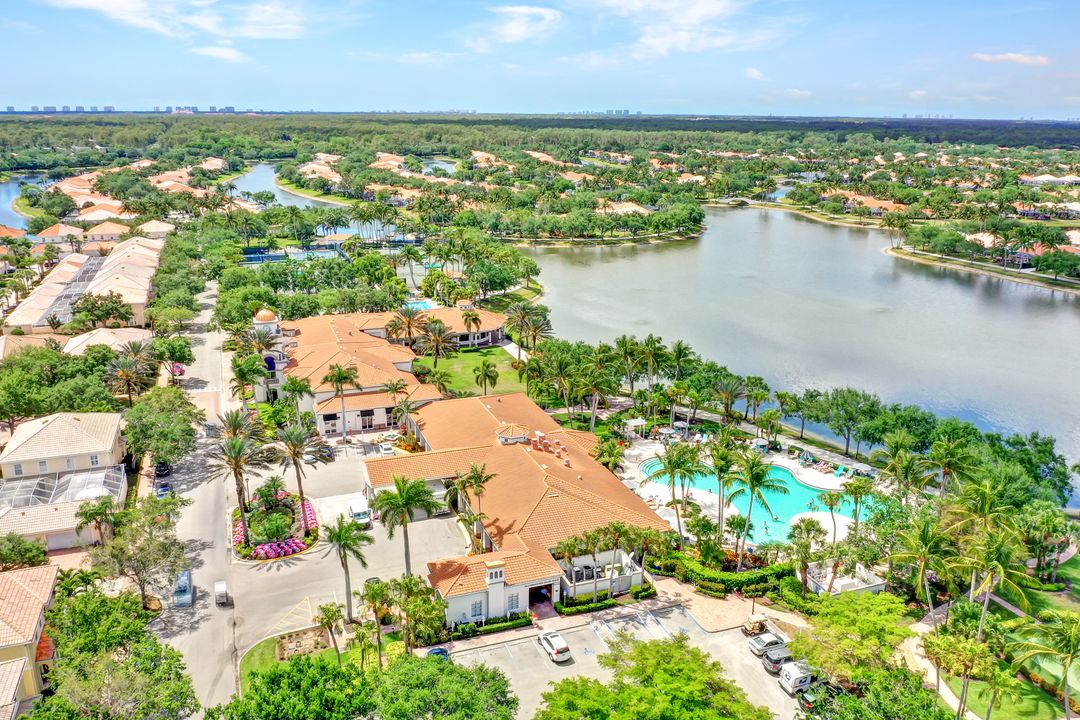 5441 Freeport Ln, Naples, FL 34119