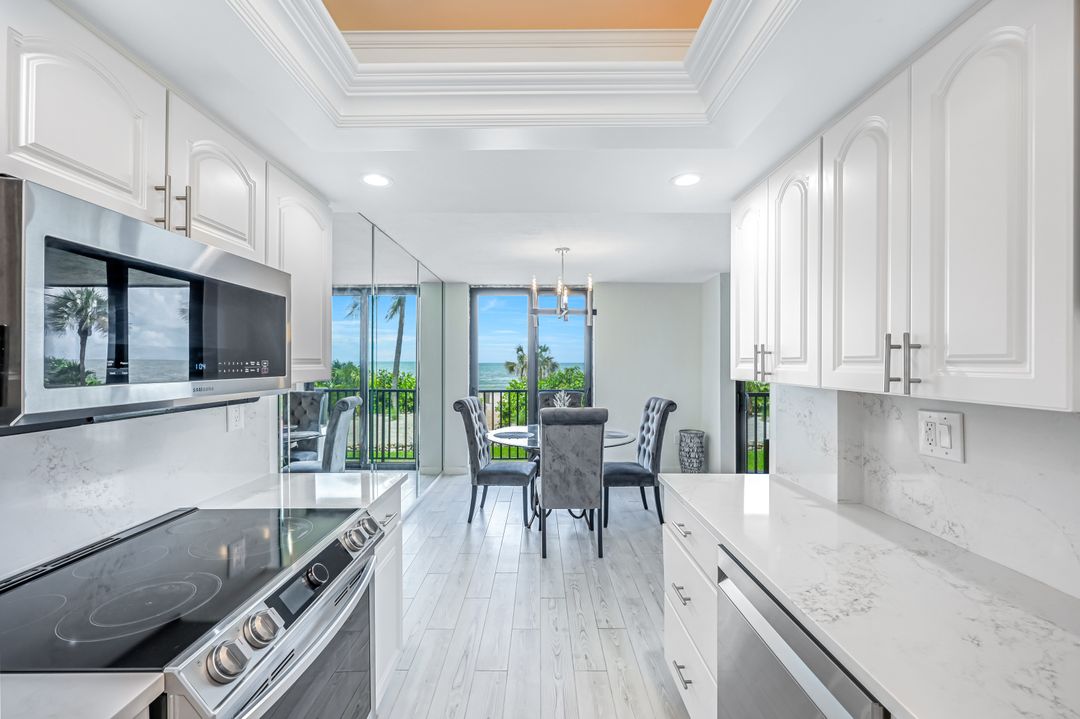 10475 Gulf Shore Dr #112, Naples, FL 34108