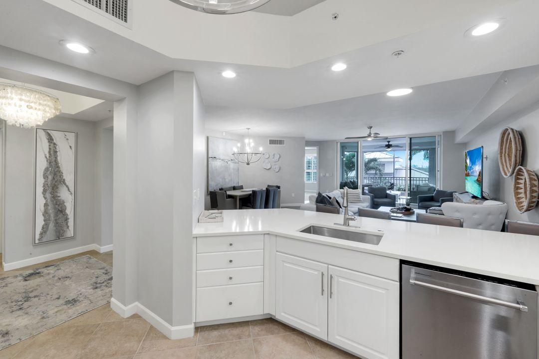 325 Dunes Blvd #204, Naples, FL 34110