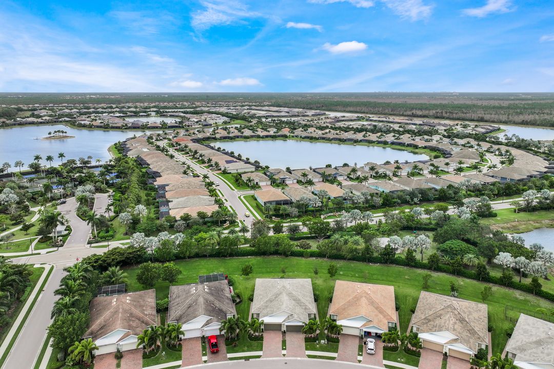 14551 Edgewater Cir, Naples, FL 34114