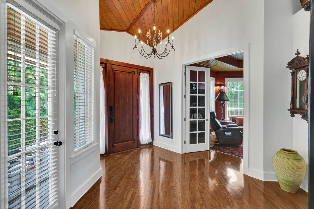 263 10th Ave S, Naples, FL 34102