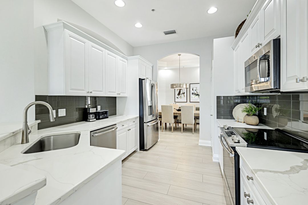 8755 Coastline Ct #201, Naples, FL 34120