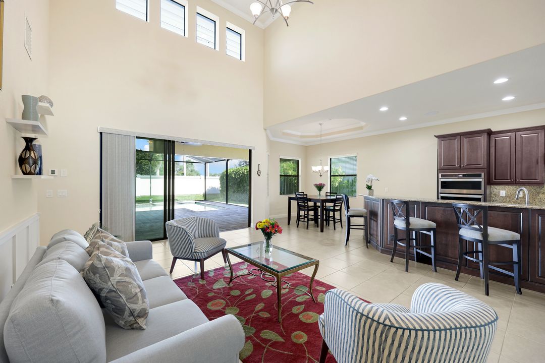 10101 Florence Cir, Naples, FL 34119