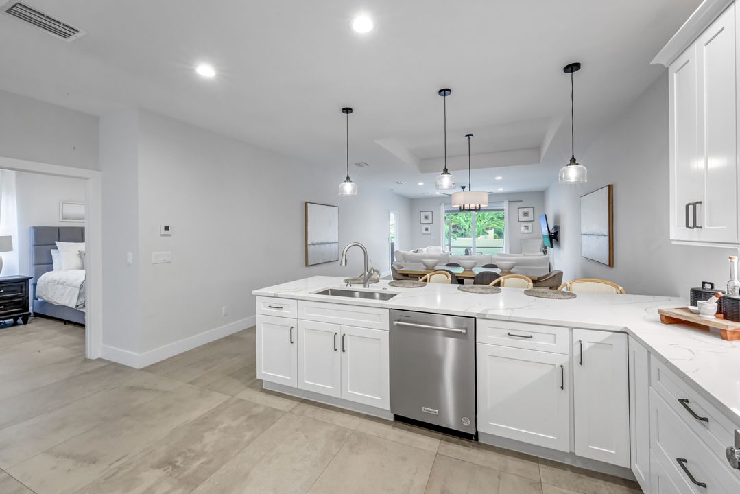 605 107th Ave N, Naples, FL 34108