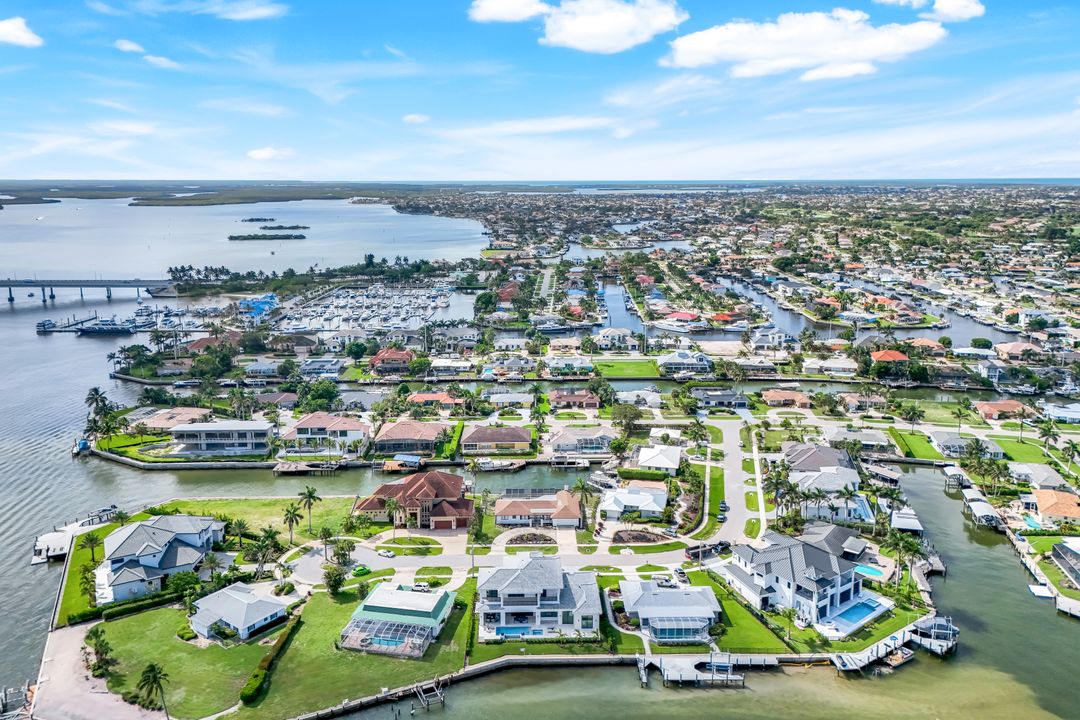 960 Iris Ct, Marco Island, FL 34145