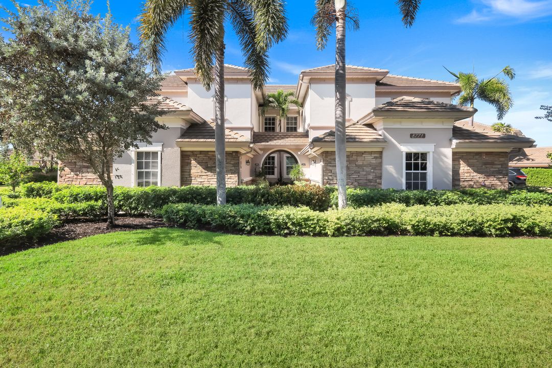 8771 Coastline Ct #201, Naples, FL 34120