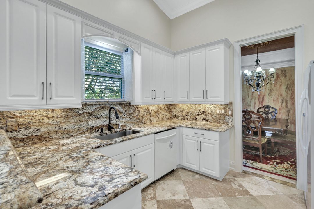 1345 Mariposa Cir #204, Naples, FL 34105