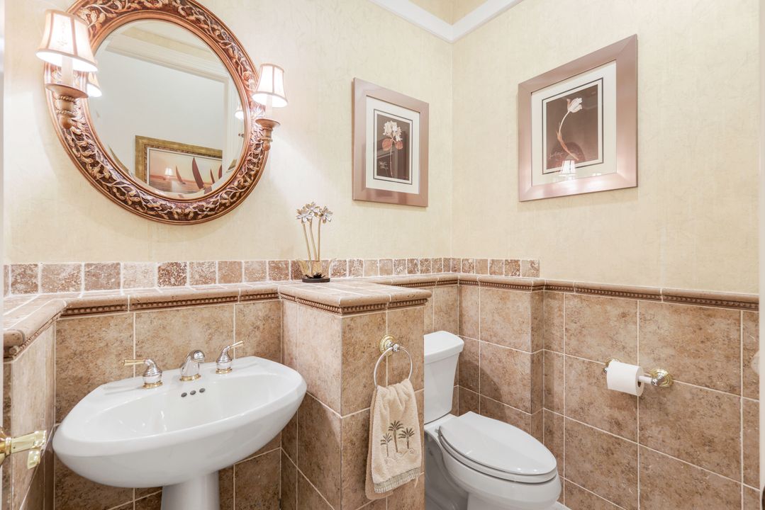 7511 Hogan Ct, Naples, FL 34113
