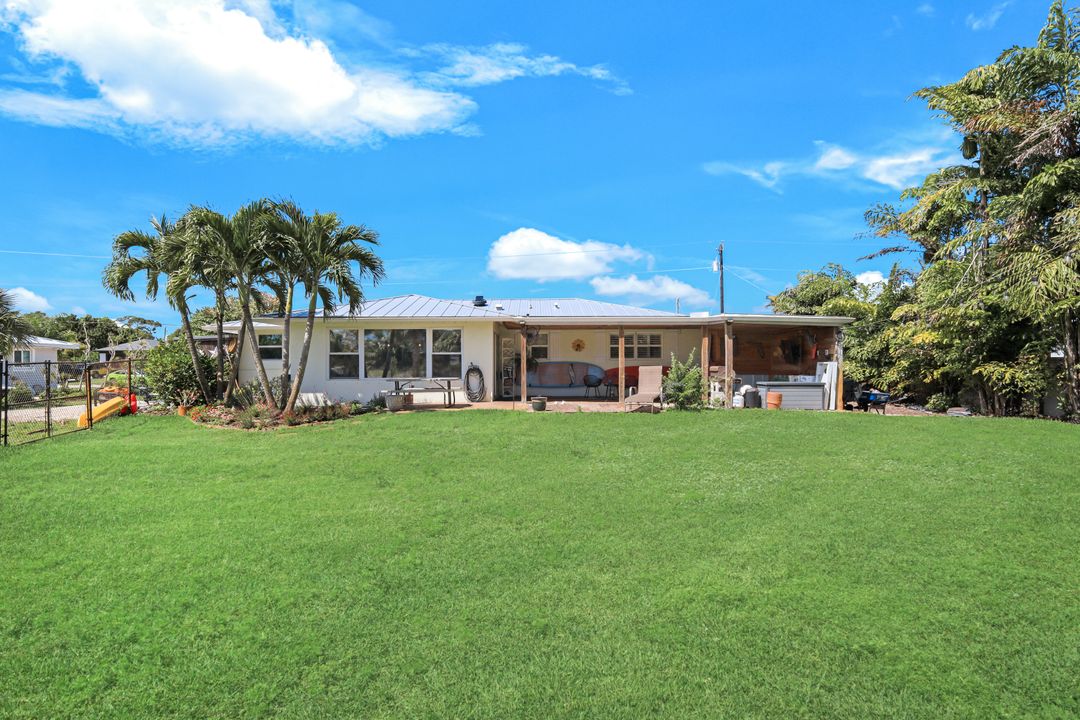 20621 Pine Tree Ln, Estero, FL 33928
