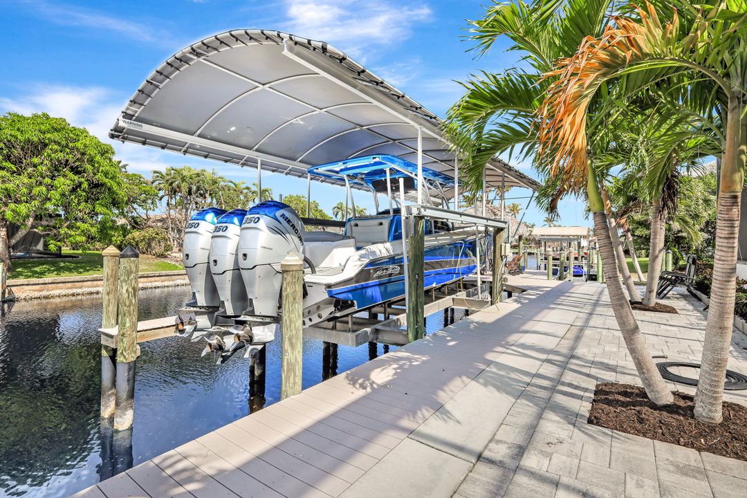 1135 Lorraine Ct, Cape Coral, FL 33904