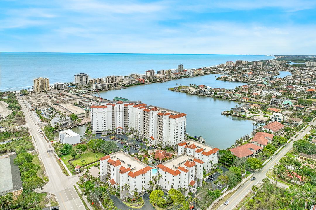 460 Launch Cir #PH06, Naples, FL 34108