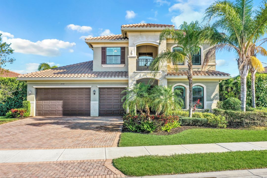 2939 Cinnamon Bay Cir, Naples, FL 34119