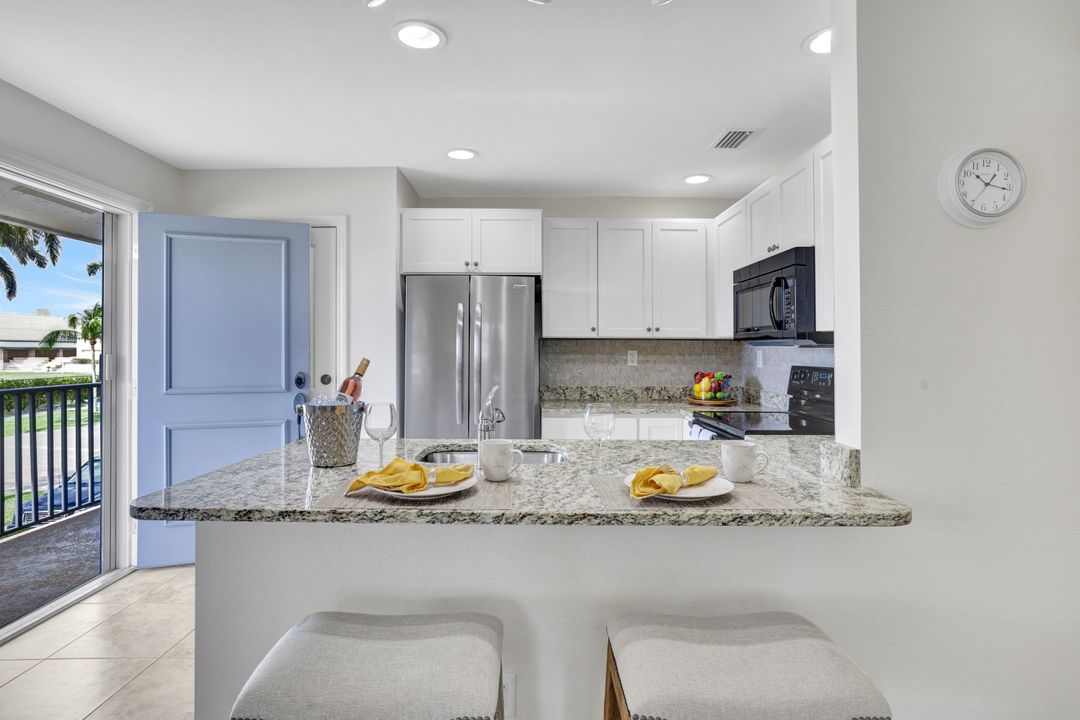 655 8th Ave S #6, Naples, FL 34102