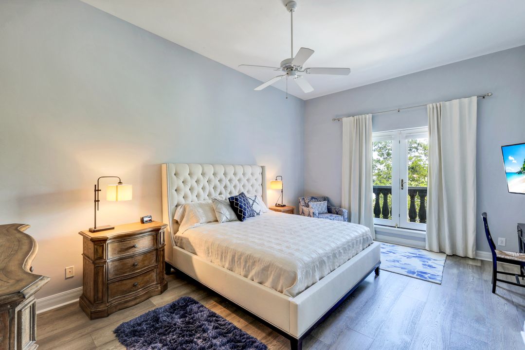 375 5th Ave S #305, Naples, FL 34102