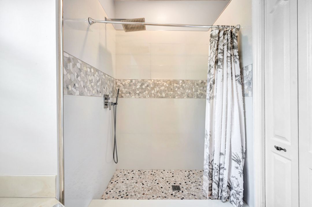 707 Teton Ct, Naples, FL 34104