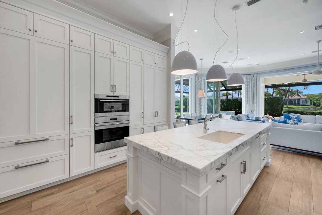 2048 Isla Vista Ln, Naples, FL 34105