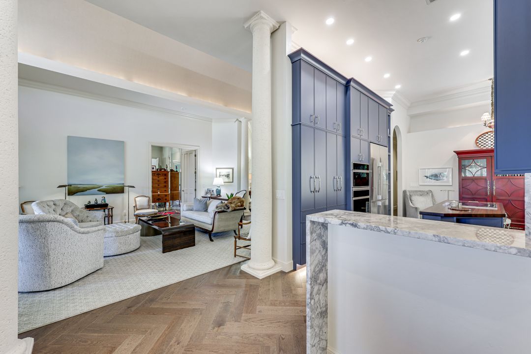 7913 Via Vecchia, Naples, FL 34108