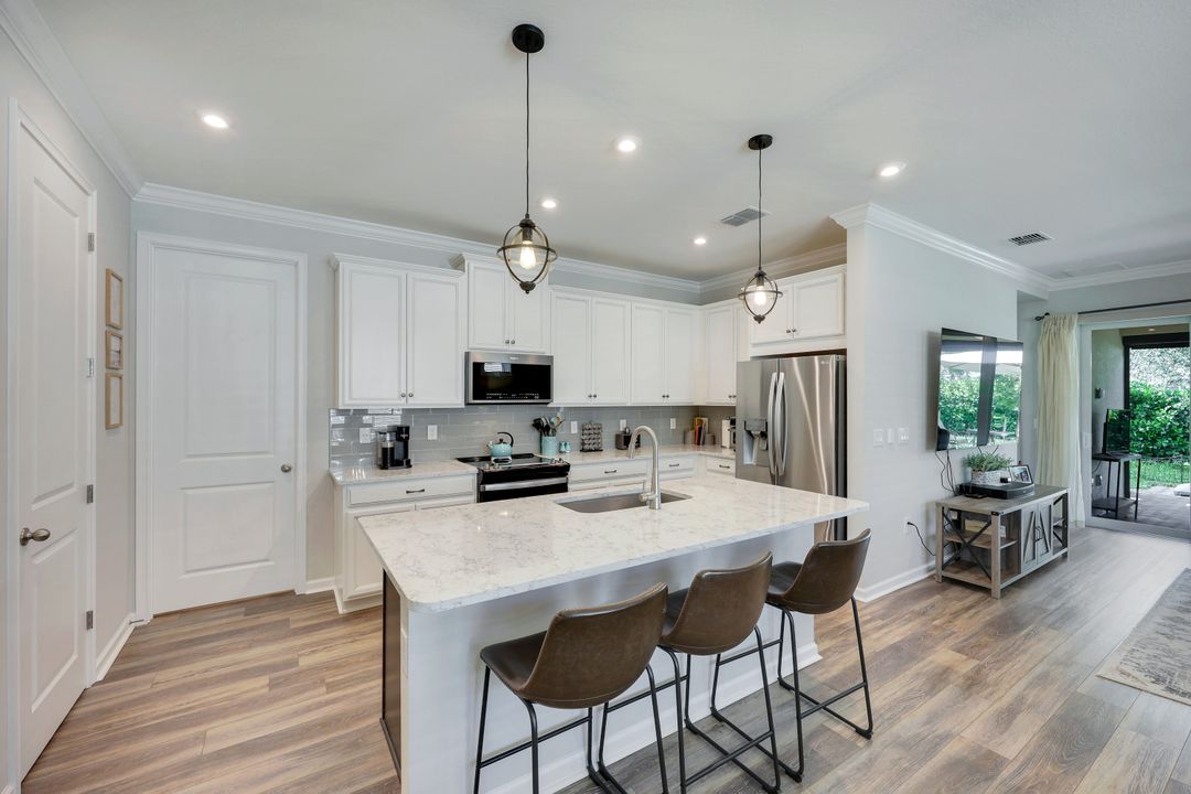10341 Bonavie Cv Dr, Fort Myers, FL 31570