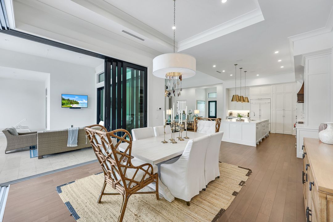 3200 Crayton Rd, Naples, FL 34103