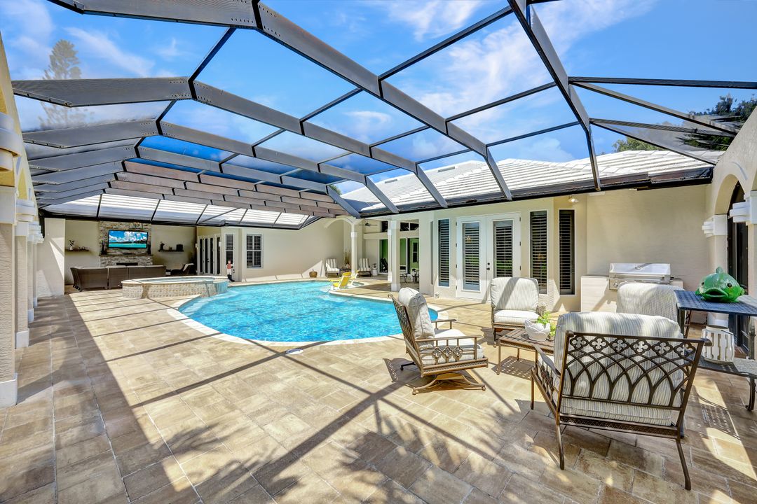 4624 Pond Apple Dr N, Naples, FL 34119