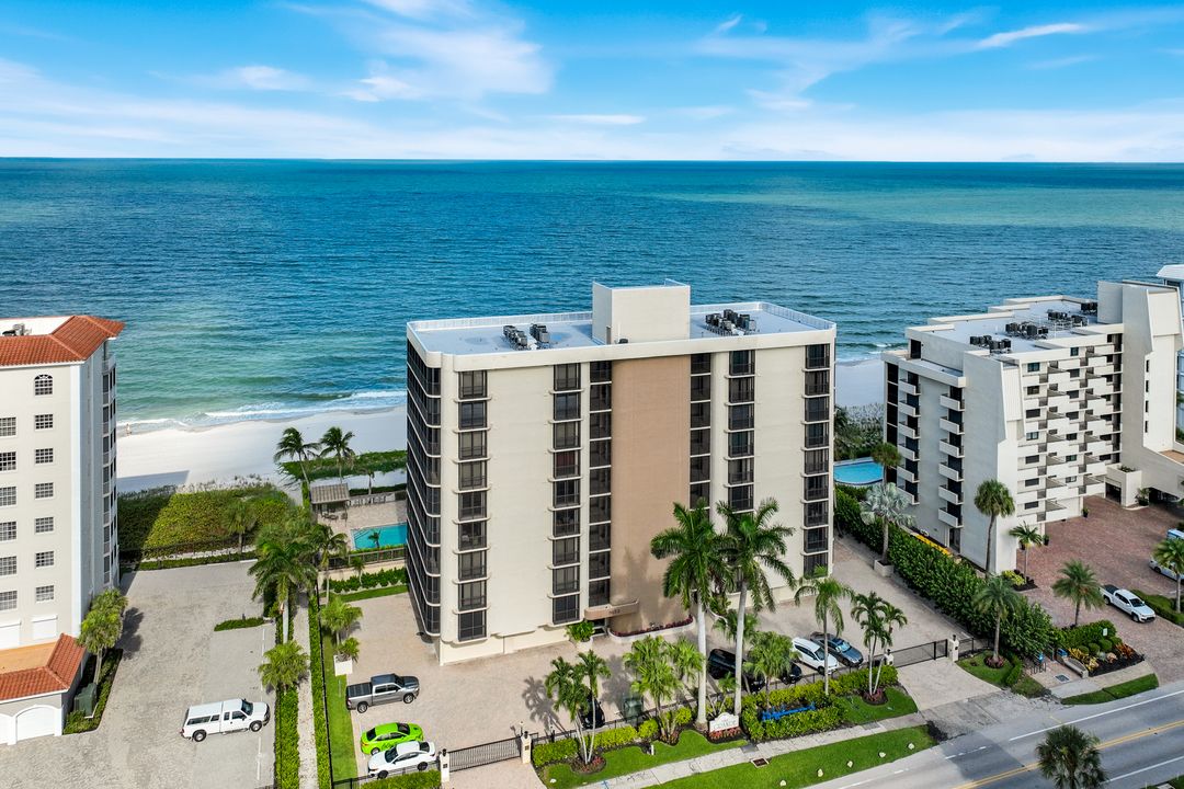 9653 Gulf Shore Dr #303, Naples, FL 34108