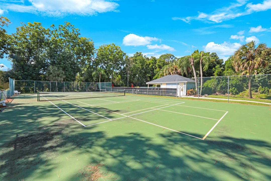 1228 Commonwealth Cir #203, Naples, FL 34116