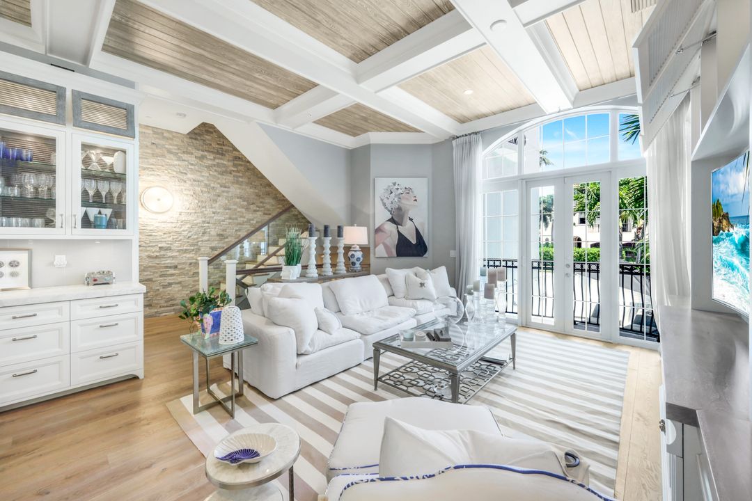 510 2nd St S, Naples, FL 34102