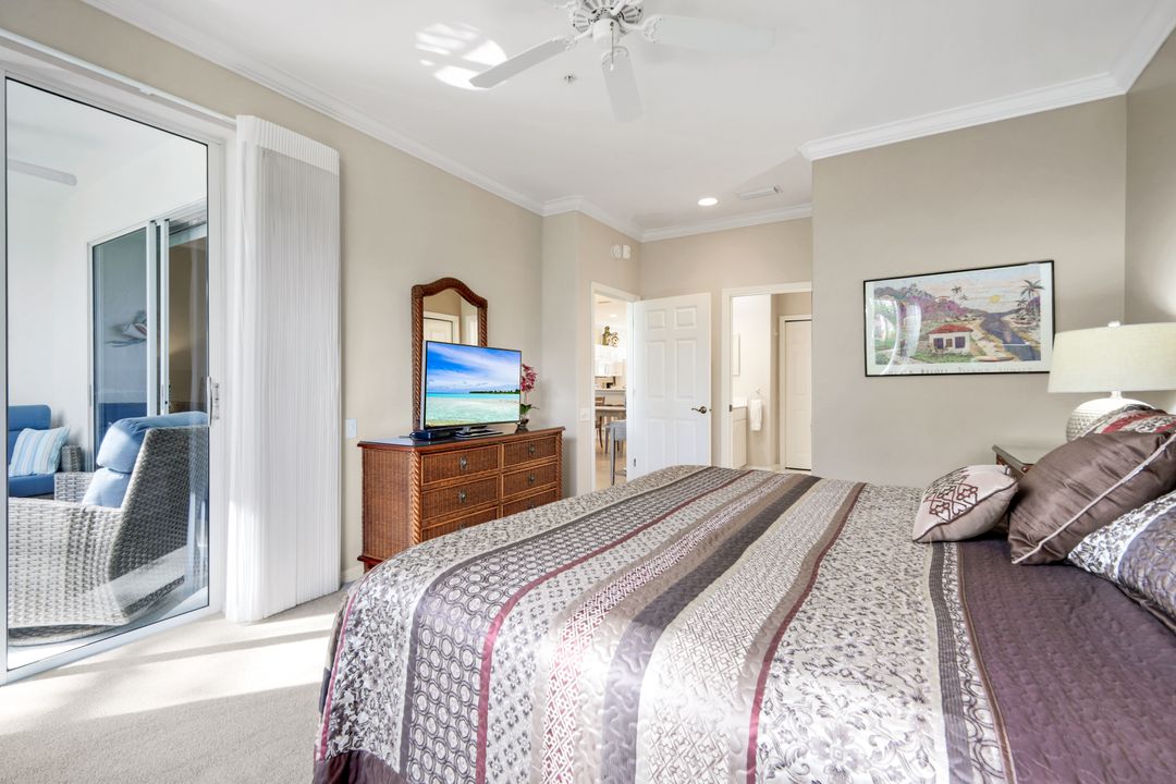 8253 Parkstone Pl #206, Naples, FL 34120