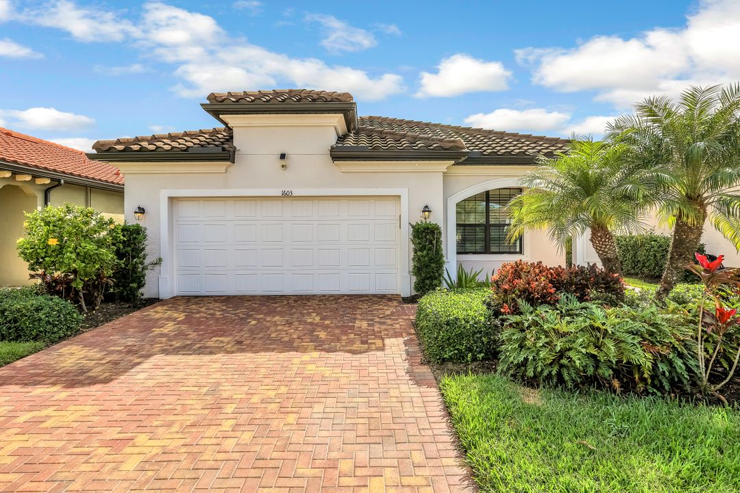 1603 Santiago Cir, Naples, FL 34113