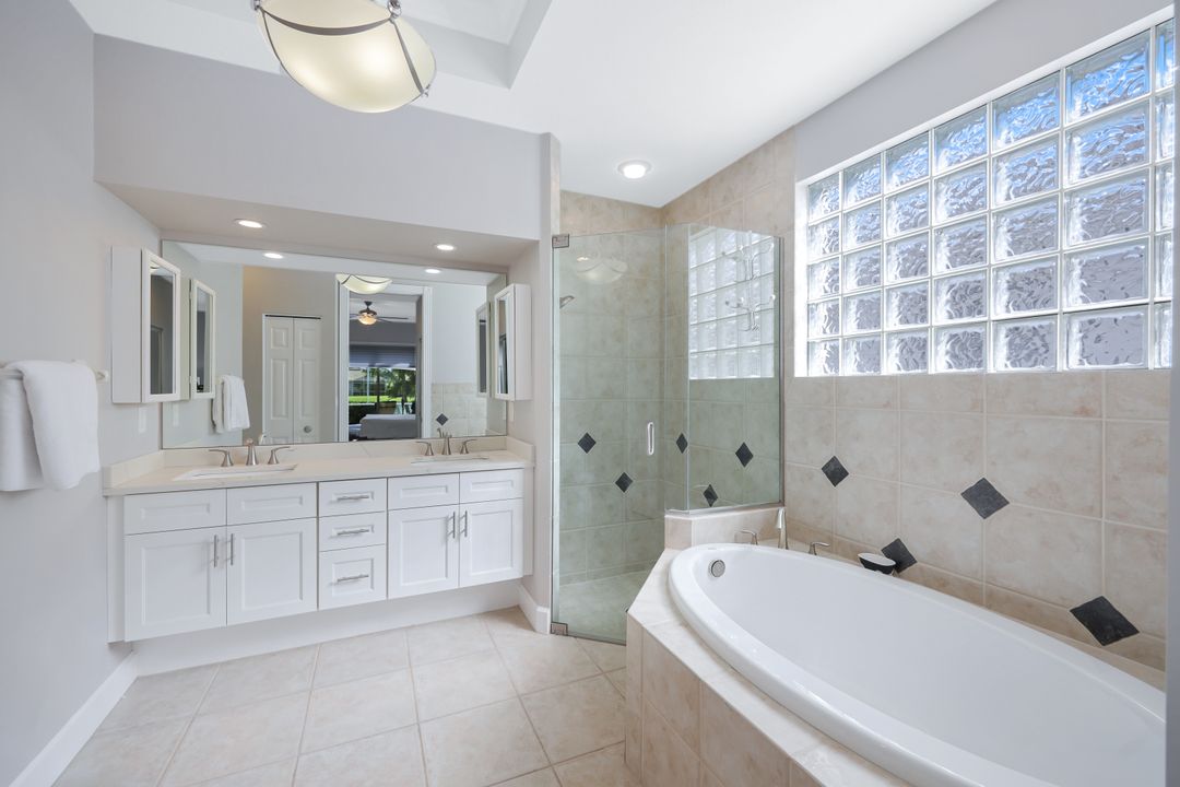 463 Tullamore Ln, Naples, FL 34110