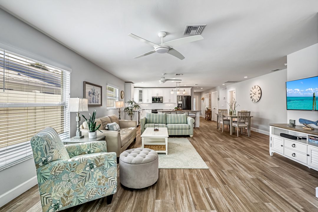 737 91st Ave N, Naples, FL 34108