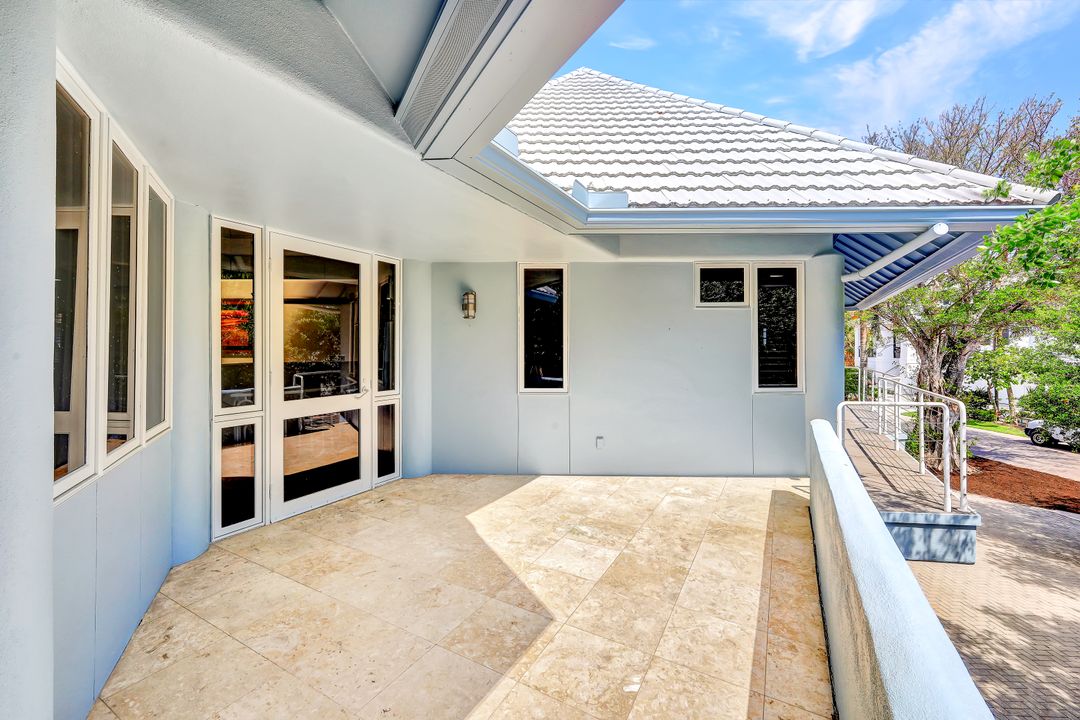 336 Seabreeze Dr, Marco Island, FL 34145