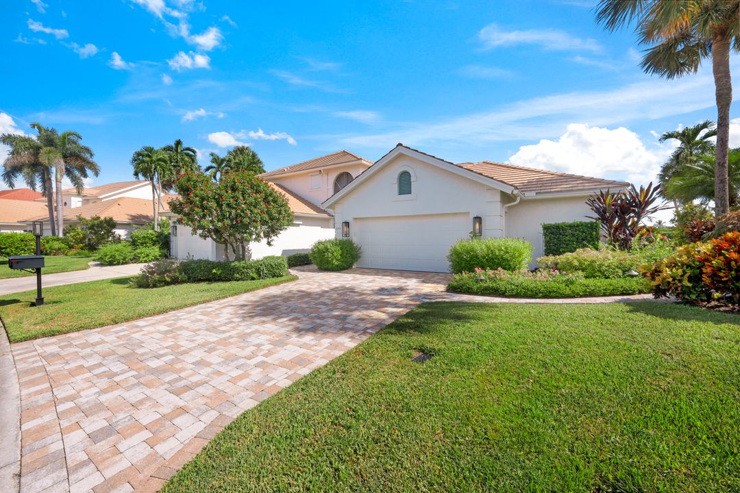 2153 Paget Cir, Naples, FL 34112