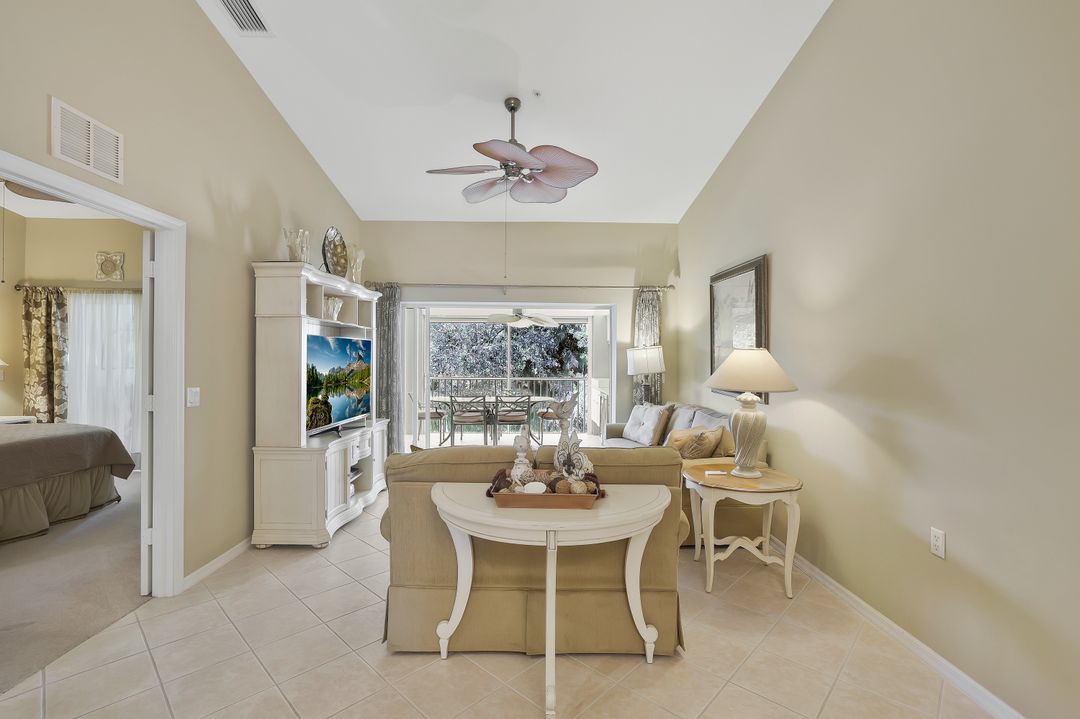 2360 Hidden Lake Ct #10, Naples, FL 34112