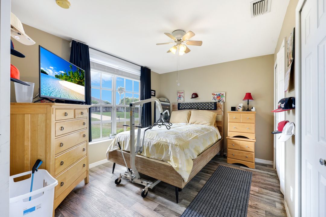 2427 NW 25th St, Cape Coral, FL 33993