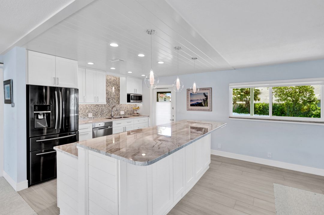 388 Harbour Dr #388, Naples, FL 34103