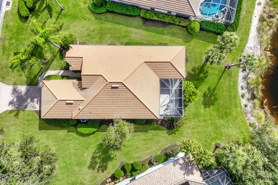 462 Preswick Ln, Naples, FL 34120