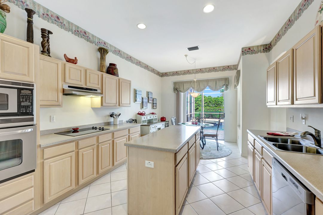 1745 Marsh Run, Naples, FL 34109