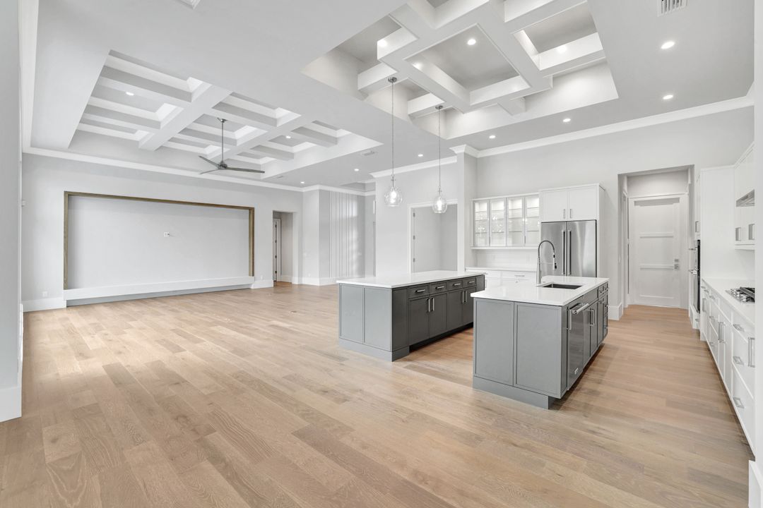 14286 Charthouse Cir, Naples, FL 34114