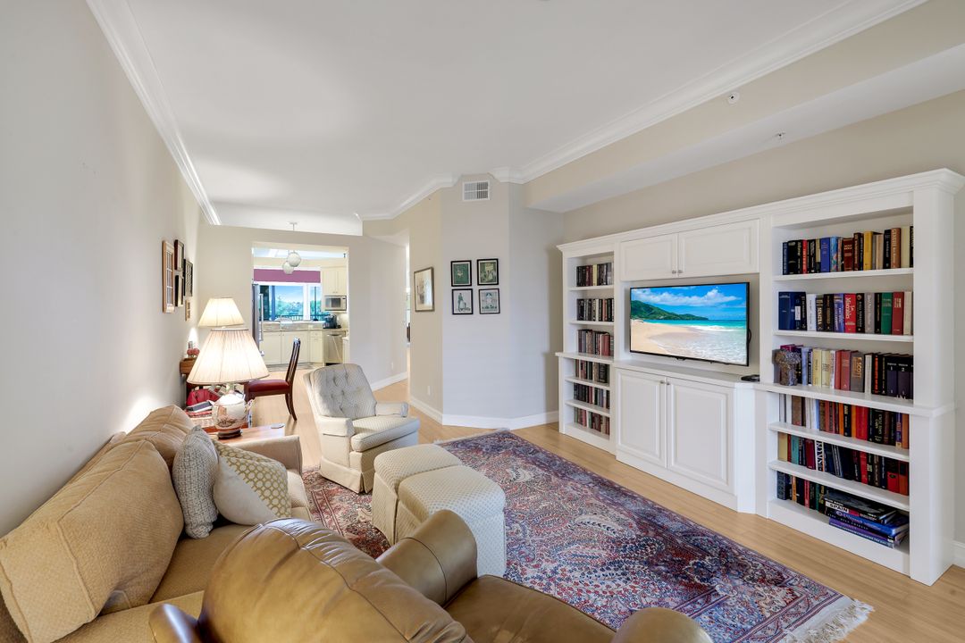 1895 Les Chateaux Blvd #302, Naples, FL 34109