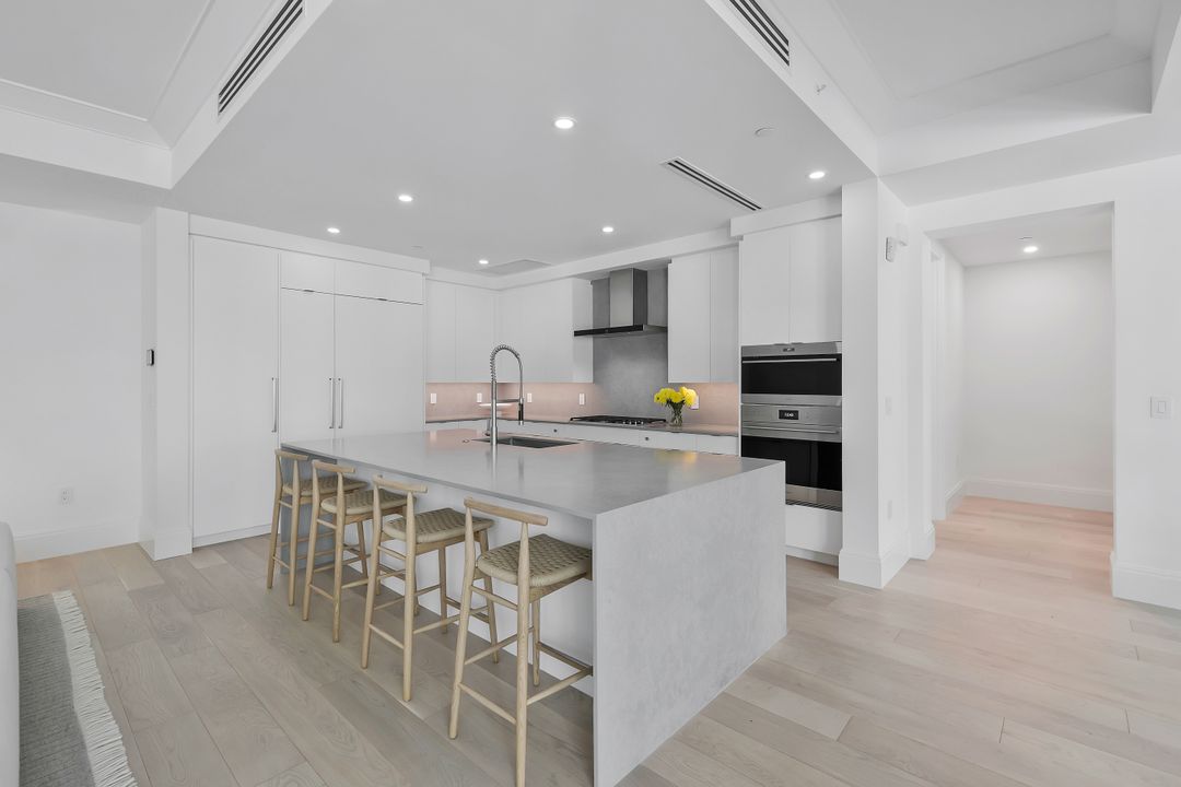 1130 3rd Ave S #105, Naples, FL 34102