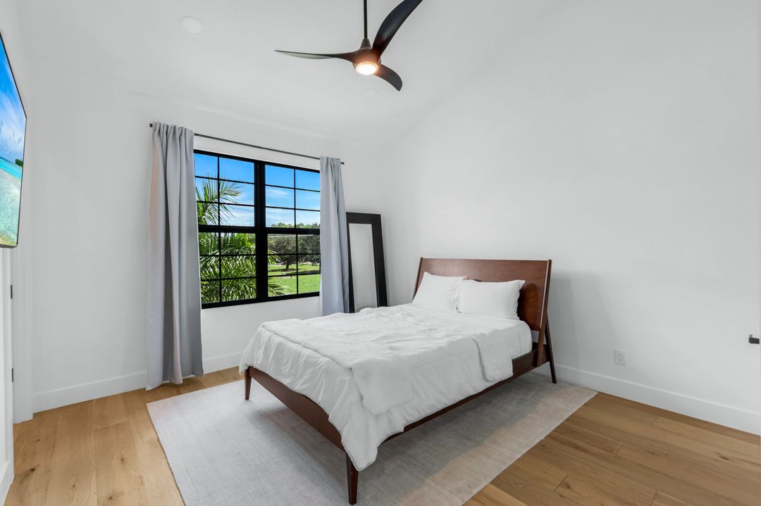 6677 Hunters Rd, Naples, FL 34109
