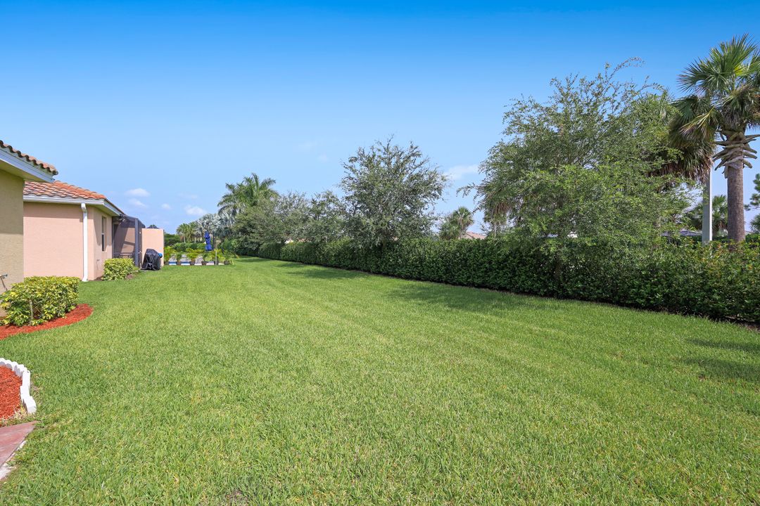 2028 Wellington St, Naples, FL 34120