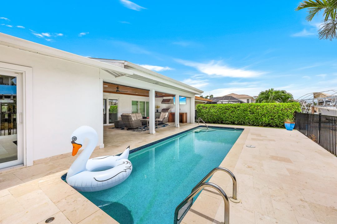 417 Lagoon Ave, Naples, FL 34108