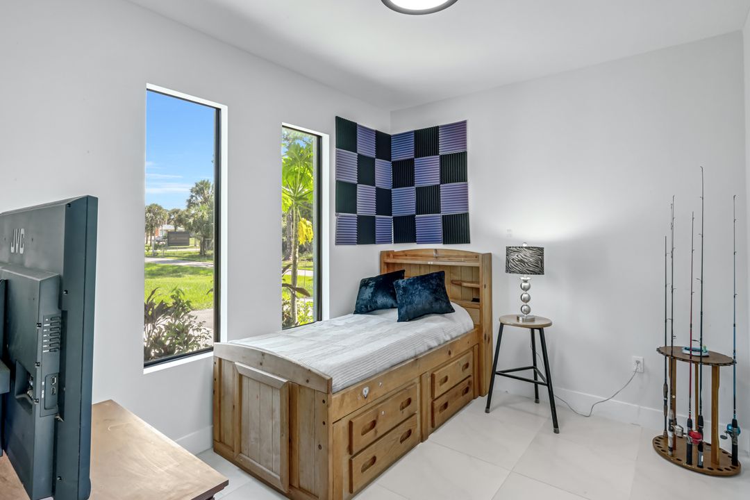 2682 4th Ave SE, Naples, FL 34117